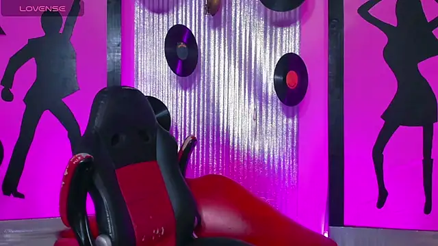 nickyminach  online show from April 23, 7:27 pm