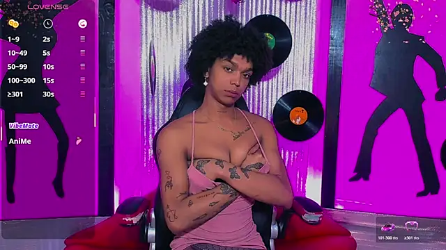 nickyminach  online show from April 21, 7:32 pm