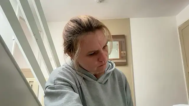 samanthaalice online show from October 21, 9:46 am