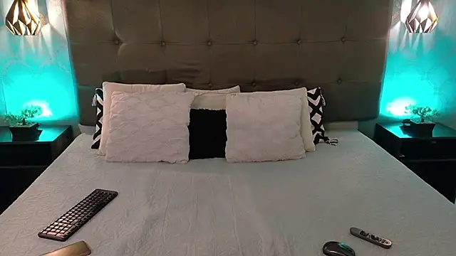 Snapshot of Madisonsmiith chatting on October 18, 9:49 pm Madisonsmiith online show from October 18, 9:49 pm