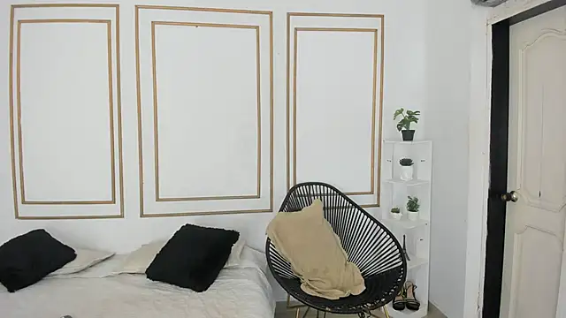 kristyl paez online show from April 21, 3:30 pm