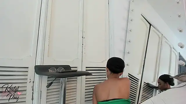 kristyl paez online show from December 2, 7:49 pm