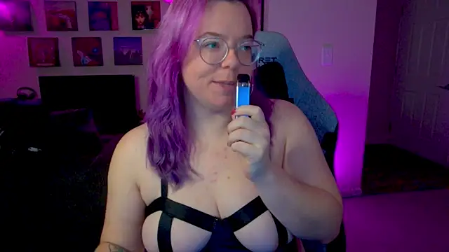 KiraSpitQueen online show from January 18, 4:20 am