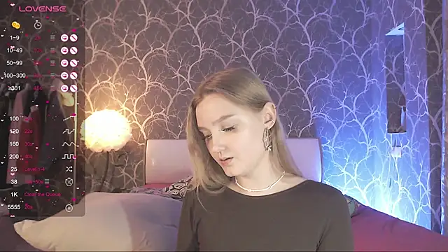 MiaMiaMeow online show from April 27, 7:33 pm