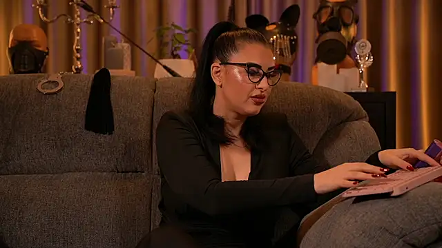 Snapshot of kelly_kent chatting on October 6, 12:05 am kelly kent online show from October 6, 12:05 am