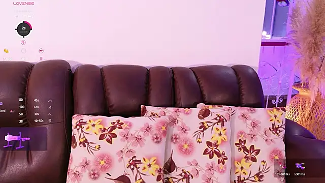 lara giraldo online show from April 23, 11:18 pm