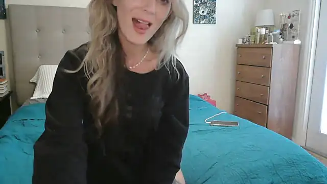 Heyitsmee33 online show from September 16, 6:27 pm