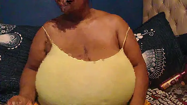 CUTEFIRMMELONSS online show from March 12, 4:26 am