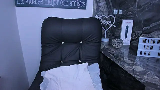 miss sweett online show from April 24, 6:11 pm