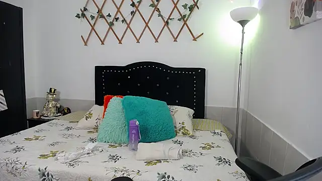 naughty girl 4u online show from March 15, 9:06 pm