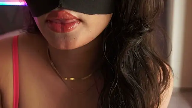 Hottie ishuu online show from July 5, 6:02 pm