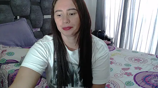 sara hott 1 online show from April 22, 8:39 pm