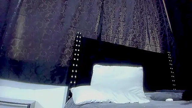 Snapshot of amareto_queen chatting on September 19, 9:03 pm amareto queen online show from September 19, 9:03 pm