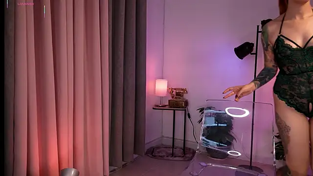 RedJasmine  online show from April 25, 9:23 pm