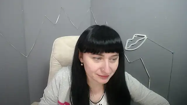 NinaFlawlees online show from April 10, 12:11 pm