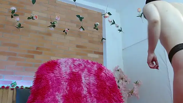 adriscute online show from June 13, 2:31 am