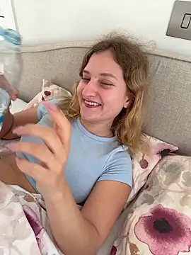 MileySummer online show from February 22, 8:15 am