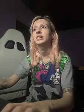 bunnydark00 online show from October 10, 1:43 am