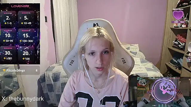 bunnydark00 online show from April 28, 2:09 am