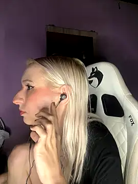 bunnydark00 online show from October 28, 9:19 pm