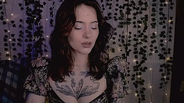 risha laas online show from November 7, 8:25 pm