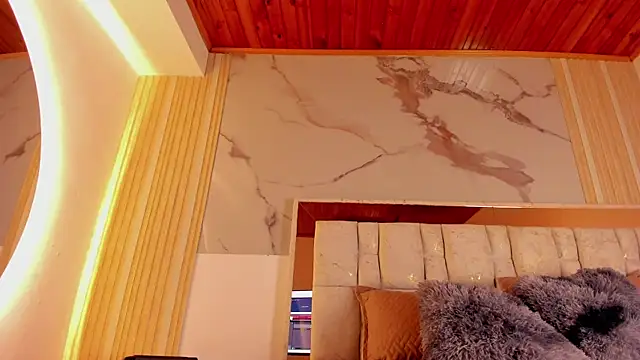 Naughty  Mom online show from April 24, 1:14 pm