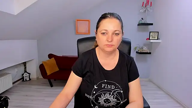 LollaGirl online show from April 21, 3:24 am