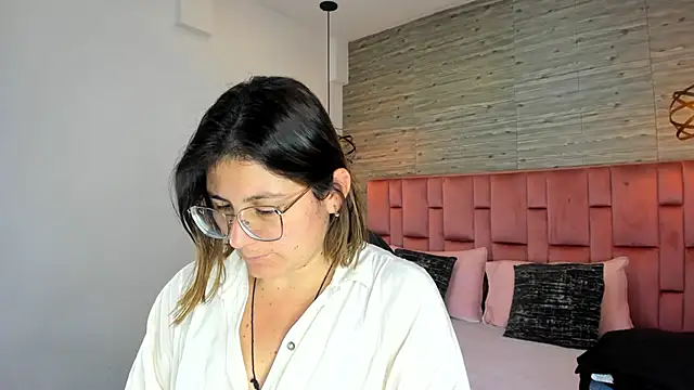 Snapshot of SarahDeyvis chatting on September 17, 4:05 pm SarahDeyvis online show from September 17, 4:05 pm