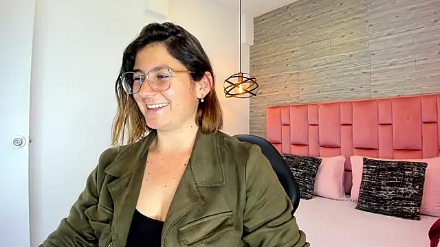 Snapshot of SarahDeyvis chatting on September 9, 2:39 pm SarahDeyvis online show from September 9, 2:39 pm