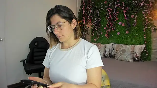 SarahDeyvis online show from March 11, 1:25 pm