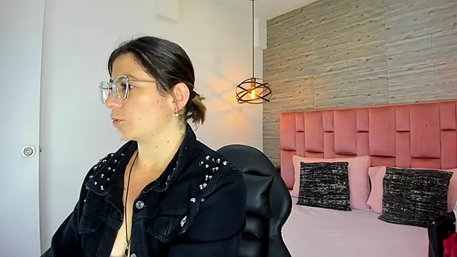 Snapshot of SarahDeyvis chatting on September 8, 2:27 pm SarahDeyvis online show from September 8, 2:27 pm