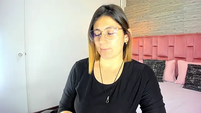Snapshot of SarahDeyvis chatting on September 18, 6:17 pm SarahDeyvis online show from September 18, 6:17 pm