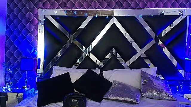 victoriaa lee  online show from April 16, 9:39 pm