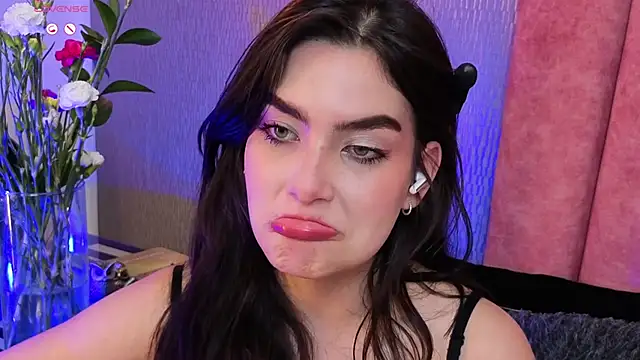 Alexa Thaylor  online show from February 26, 8:08 pm