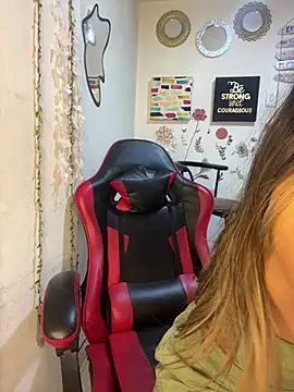 Liamiler01  online show from April 24, 3:04 pm