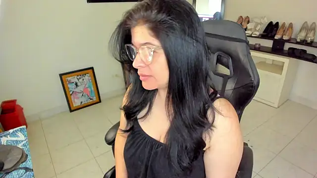 BellaFlaming online show from April 27, 10:34 am