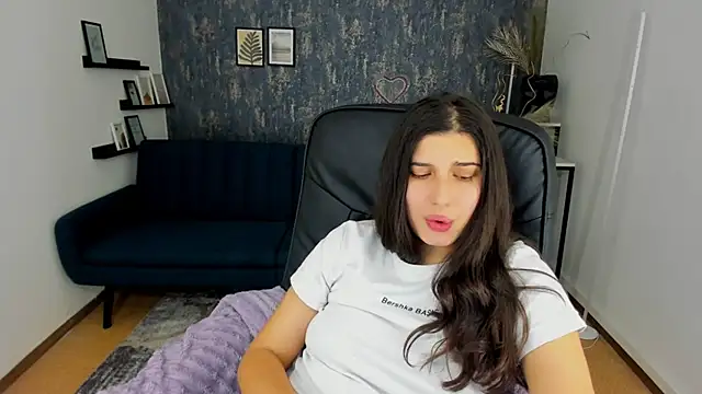 Linda EX online show from December 2, 8:48 am