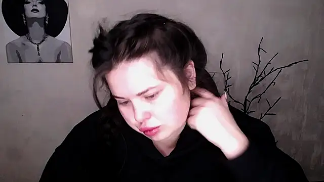 Emily Mo online show from October 2, 5:45 am