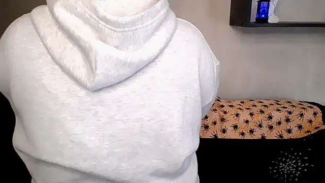 Emily Mo online show from October 28, 8:42 am