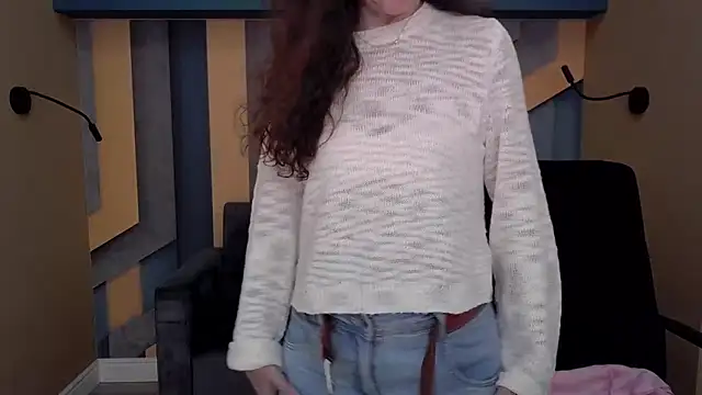 Snapshot of EllaLong chatting on October 10, 11:48 am EllaLong online show from October 10, 11:48 am