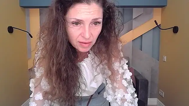 Snapshot of EllaLong chatting on September 17, 11:41 am EllaLong online show from September 17, 11:41 am