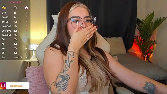 dakottaa  online show from April 23, 3:58 am