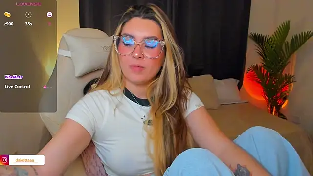 dakottaa  online show from July 24, 2:09 am