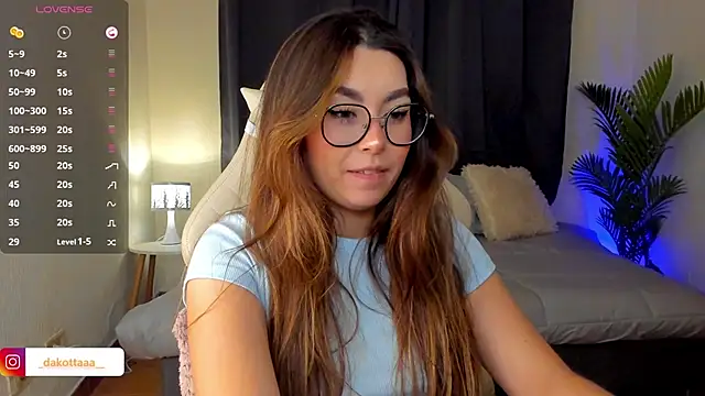 Snapshot of dakottaa_ chatting on September 12, 11:34 pm dakottaa online show from September 12, 11:34 pm