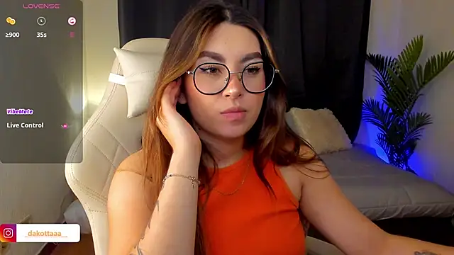 Snapshot of dakottaa_ chatting on September 15, 11:23 pm dakottaa online show from September 15, 11:23 pm