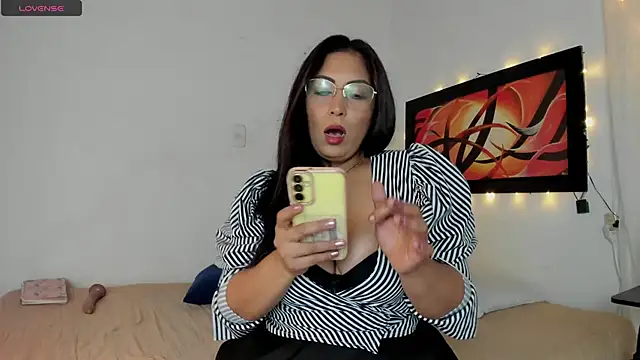 Lauralove 69 online show from April 25, 9:01 pm