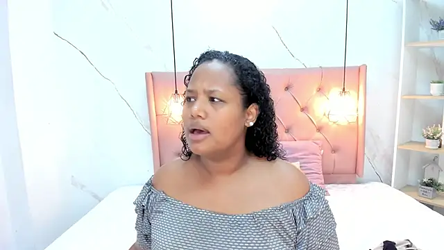 Snapshot of Belle_Brunette chatting on September 8, 9:25 pm Belle Brunette online show from September 8, 9:25 pm