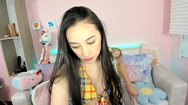 tinysara online show from November 7, 4:34 pm