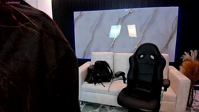 charlottewhitte online show from February 10, 11:57 am