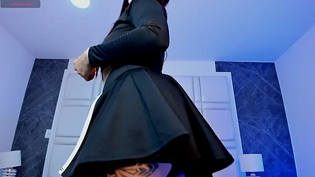 charlottewhitte online show from April 22, 11:29 am